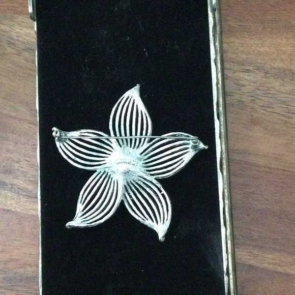 Beautiful Vintage Brooch. Silver Metal with Pearl-like Stone - Picture 3 of 5